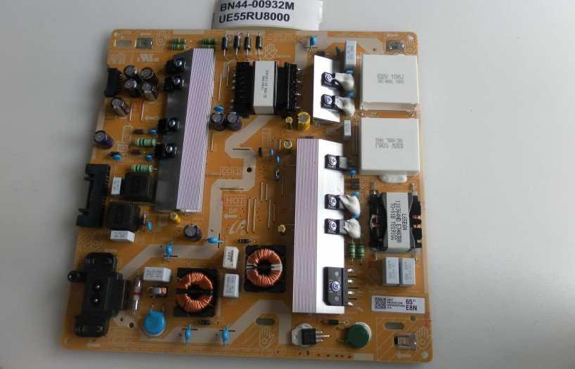 BN44-00932M UE55RU8000