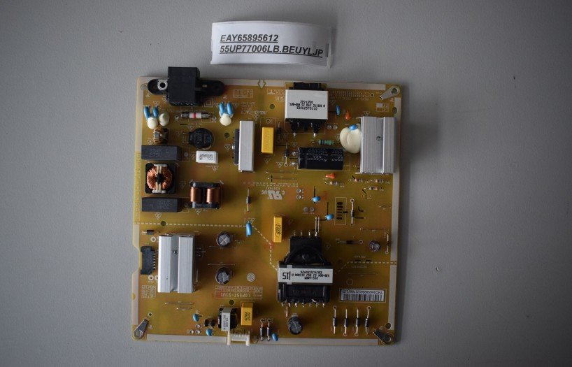 EAY65895612 55UP77006LB.BEUYLJP